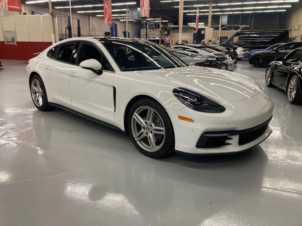2018 PORSCHE Panamera