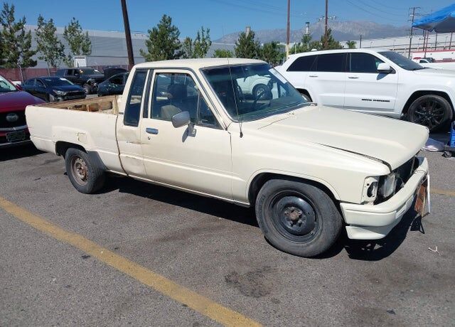 1985 TOYOTA Pick-Up