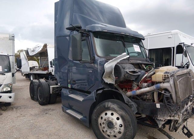 2022 VOLVO TRUCK VNL