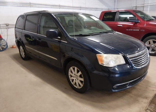 2014 CHRYSLER Town and Country