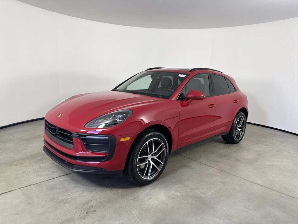 2025 PORSCHE Macan