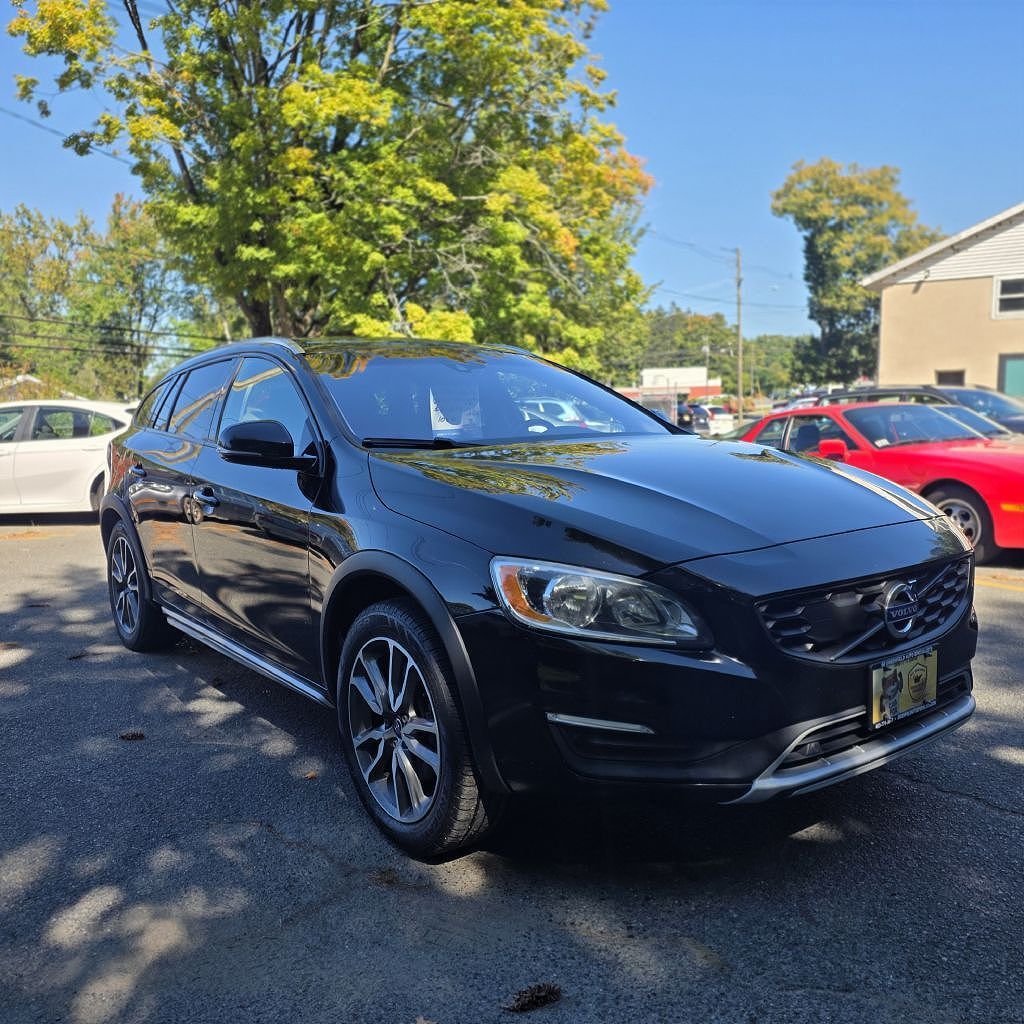 2018 VOLVO V60