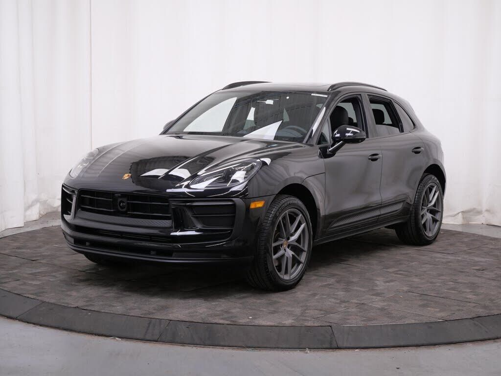 2026 PORSCHE Macan