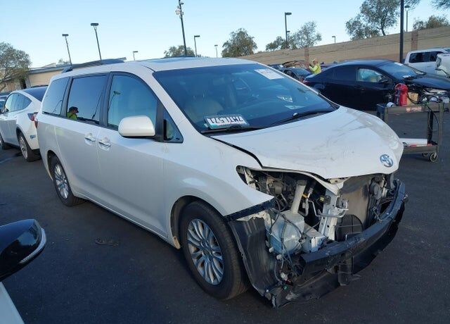 2015 TOYOTA Sienna