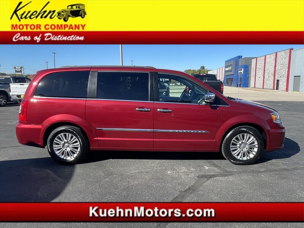 2015 CHRYSLER Town and Country