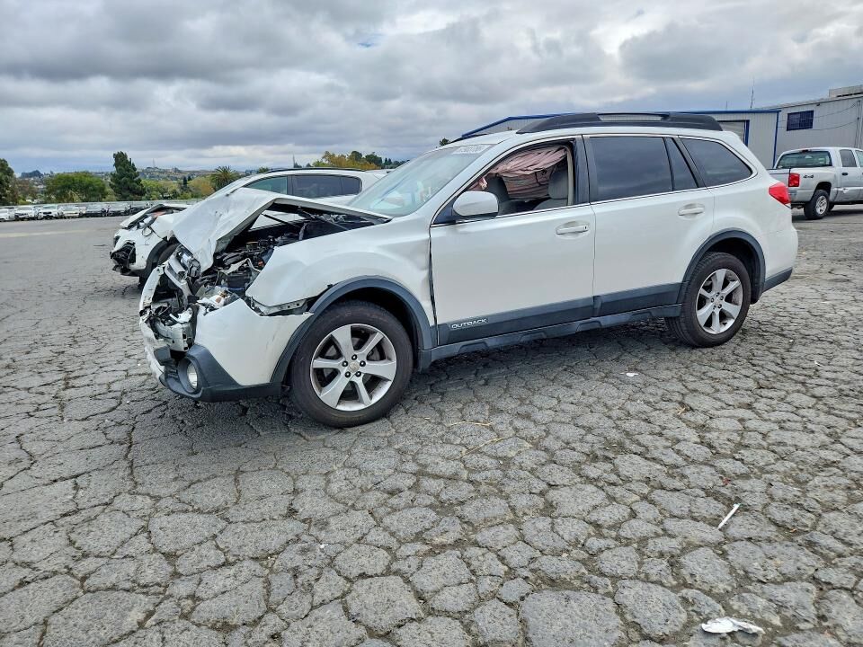 2014 SUBARU Outback