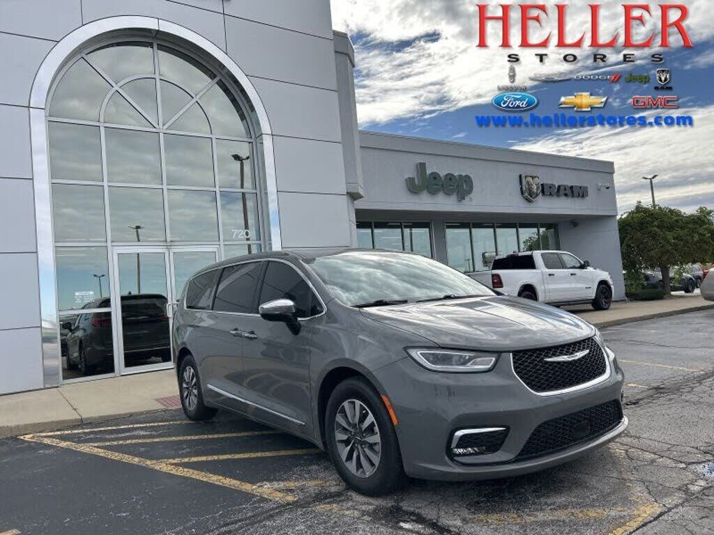 2023 CHRYSLER Pacifica