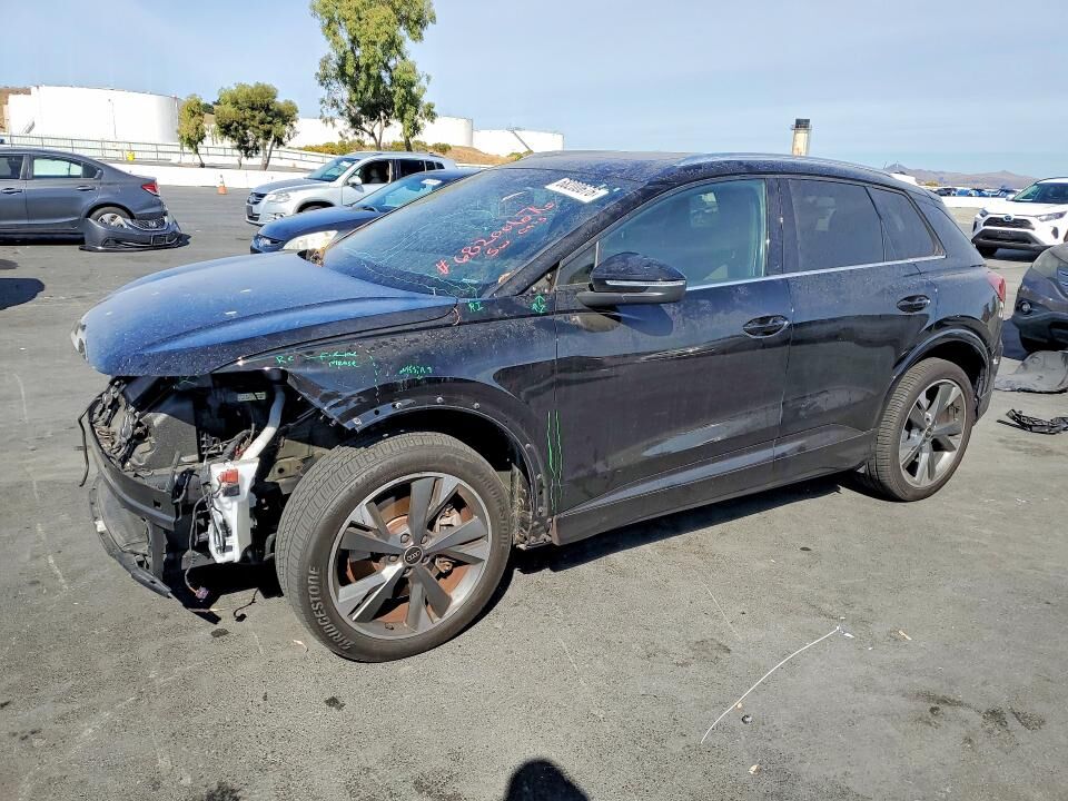2022 AUDI Q4