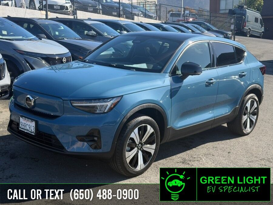 2023 VOLVO C40