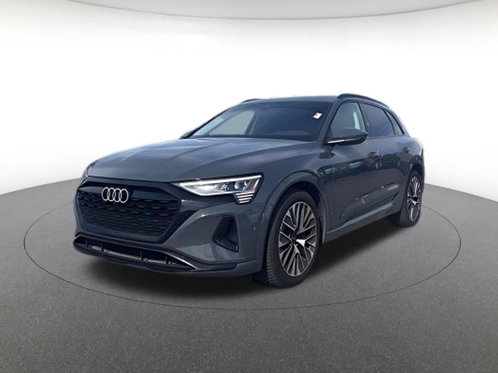 2024 AUDI Q8