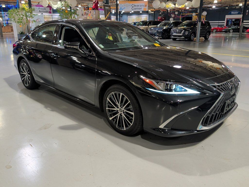 2023 LEXUS ES
