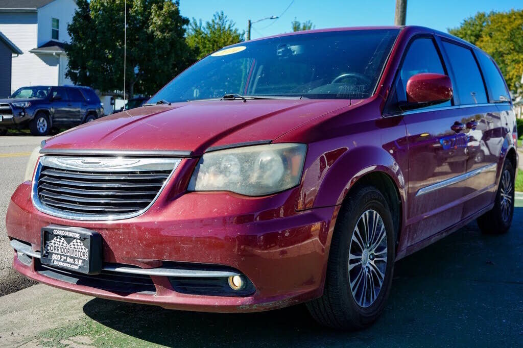 2014 CHRYSLER Town and Country