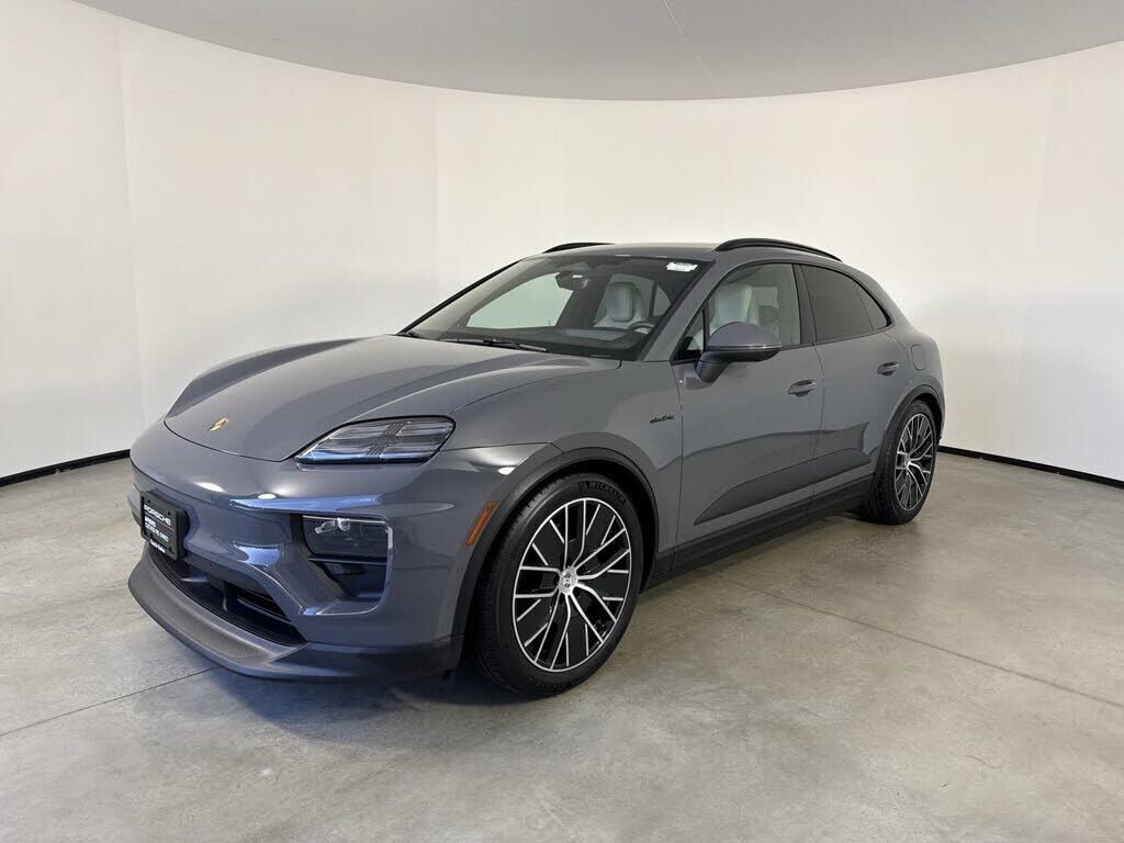 2025 PORSCHE Macan