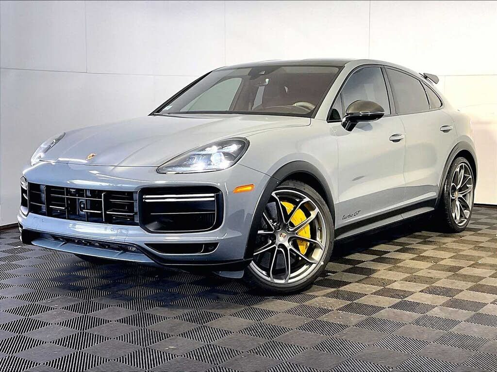 2022 PORSCHE Cayenne