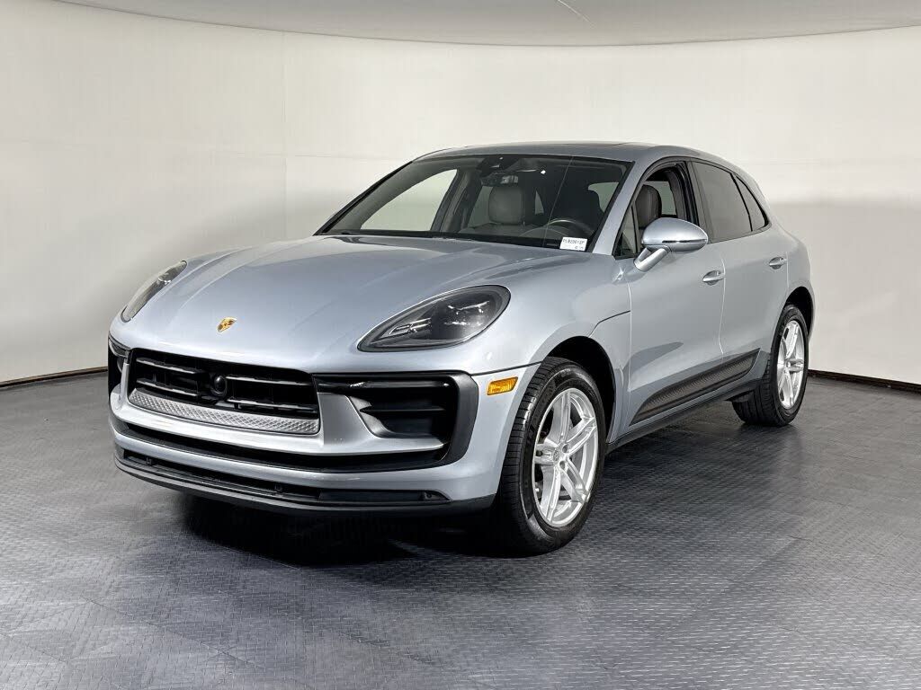 2023 PORSCHE Macan