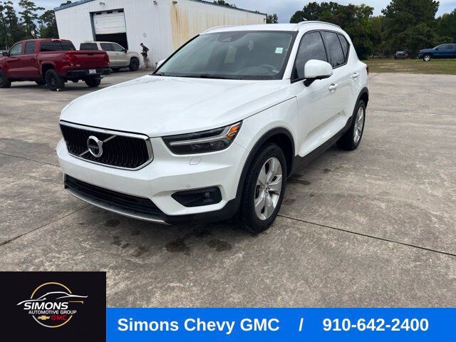 2022 VOLVO XC40