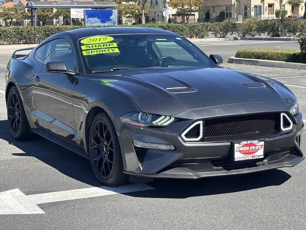 2019 FORD Mustang