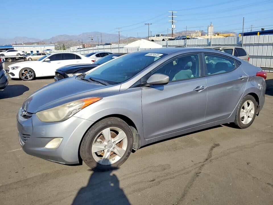 2013 HYUNDAI Elantra