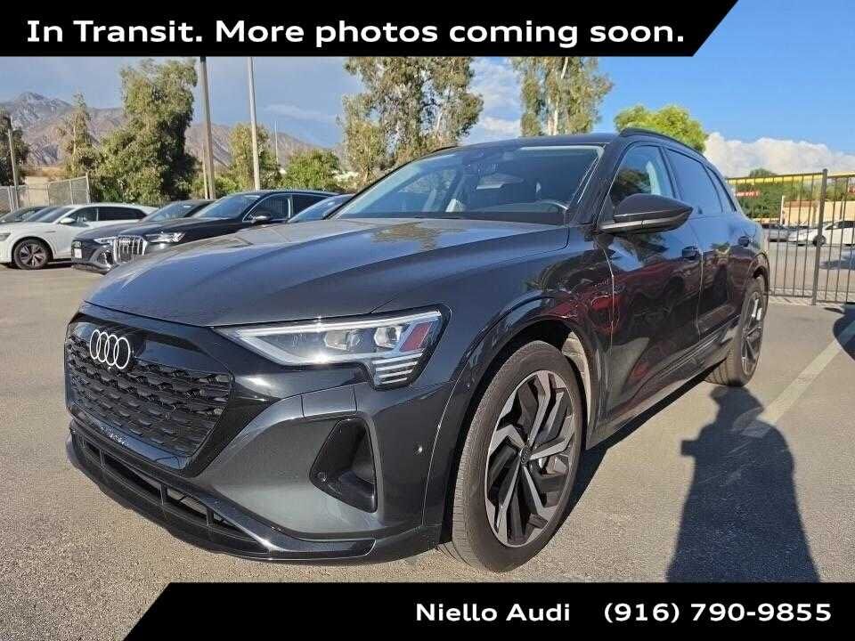2024 AUDI Q8