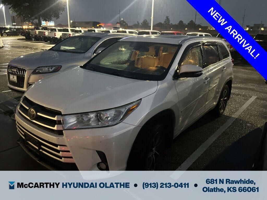 2017 TOYOTA Highlander