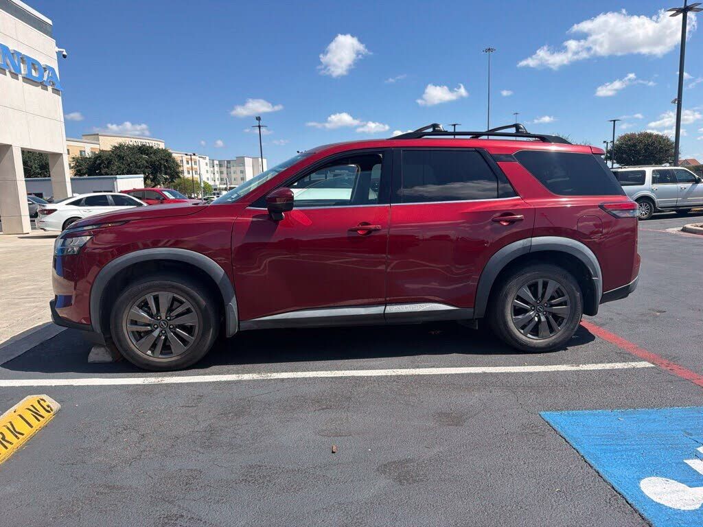 2022 NISSAN Pathfinder