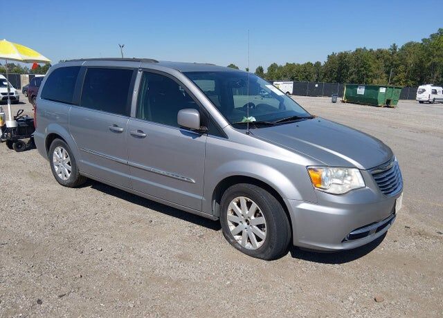 2016 CHRYSLER Town and Country
