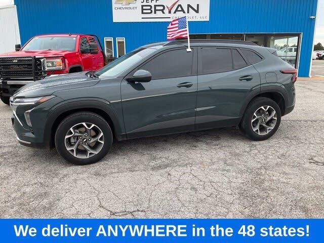2025 CHEVROLET Trax