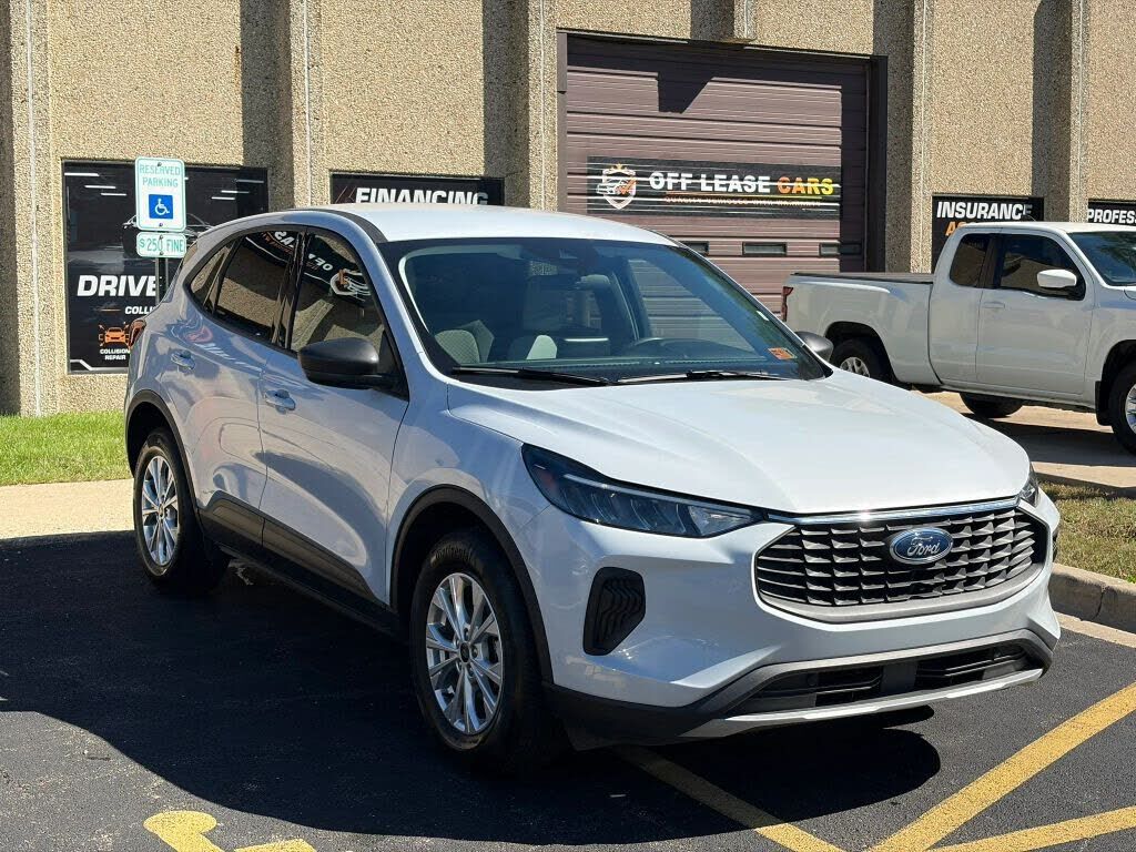 2025 FORD Escape
