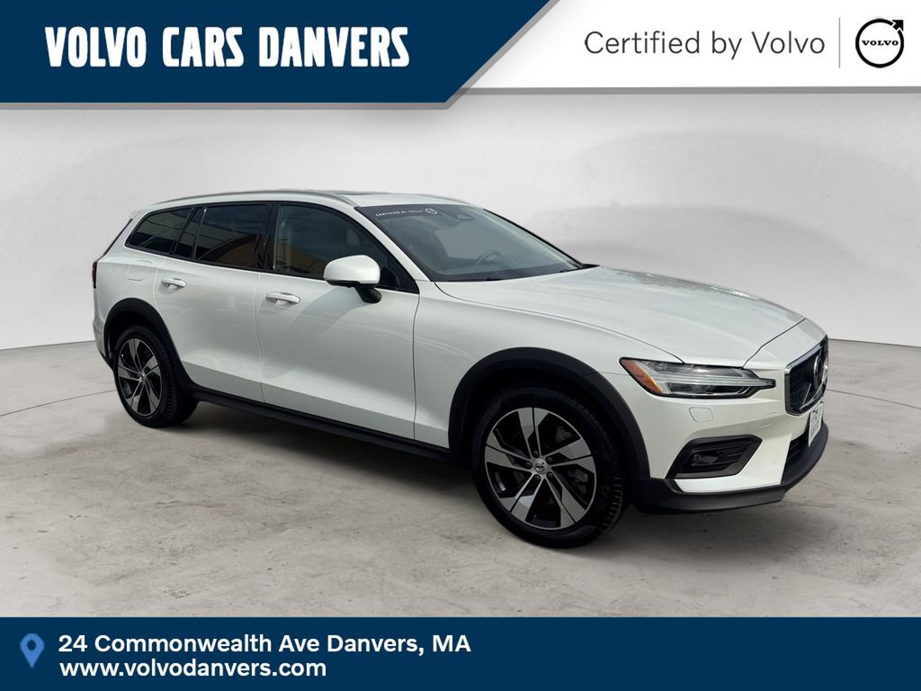 2025 VOLVO V60CC