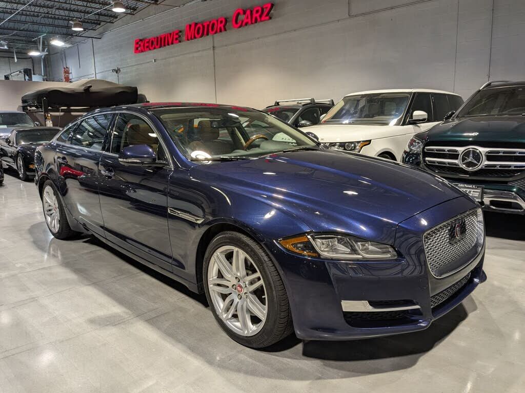 2017 JAGUAR XJ