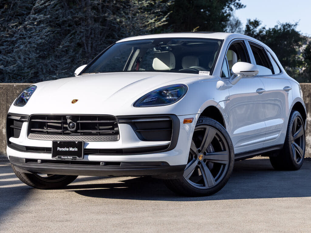 2025 PORSCHE Macan