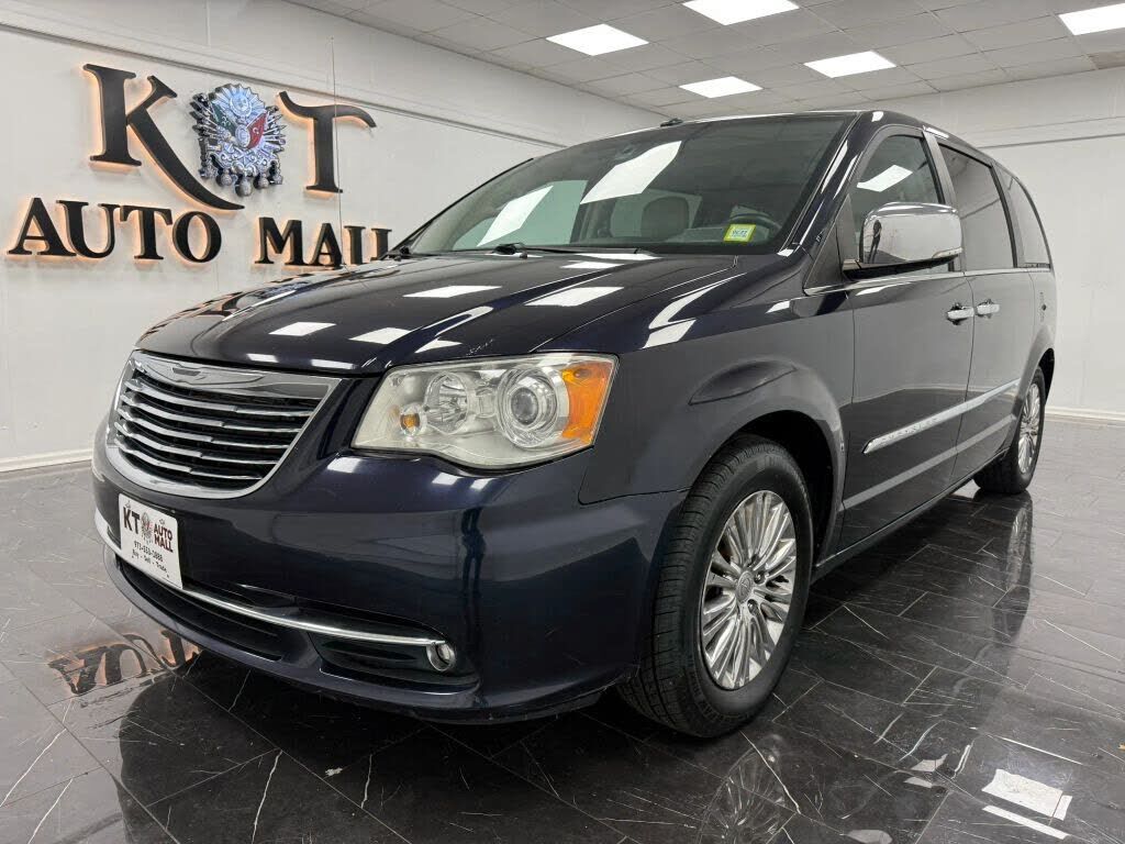 2011 CHRYSLER Town and Country