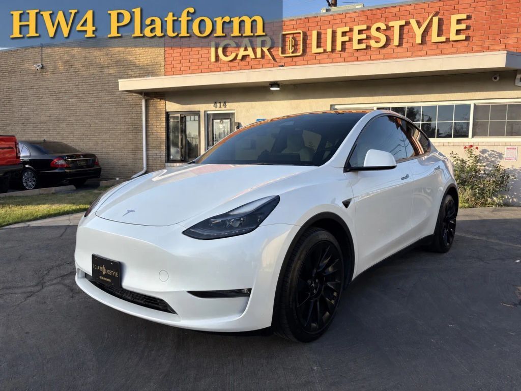 2024 TESLA Model Y