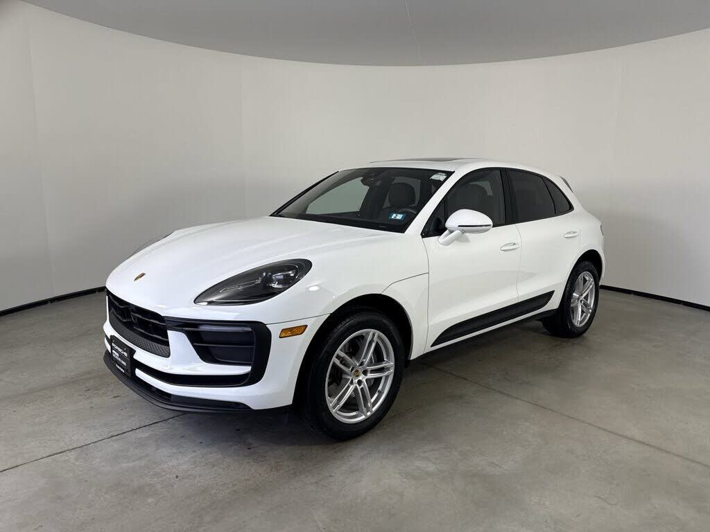 2026 PORSCHE Macan