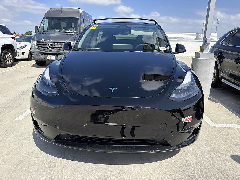 2024 TESLA Model Y