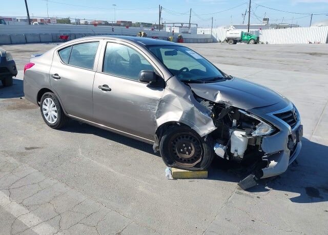 2015 NISSAN Versa