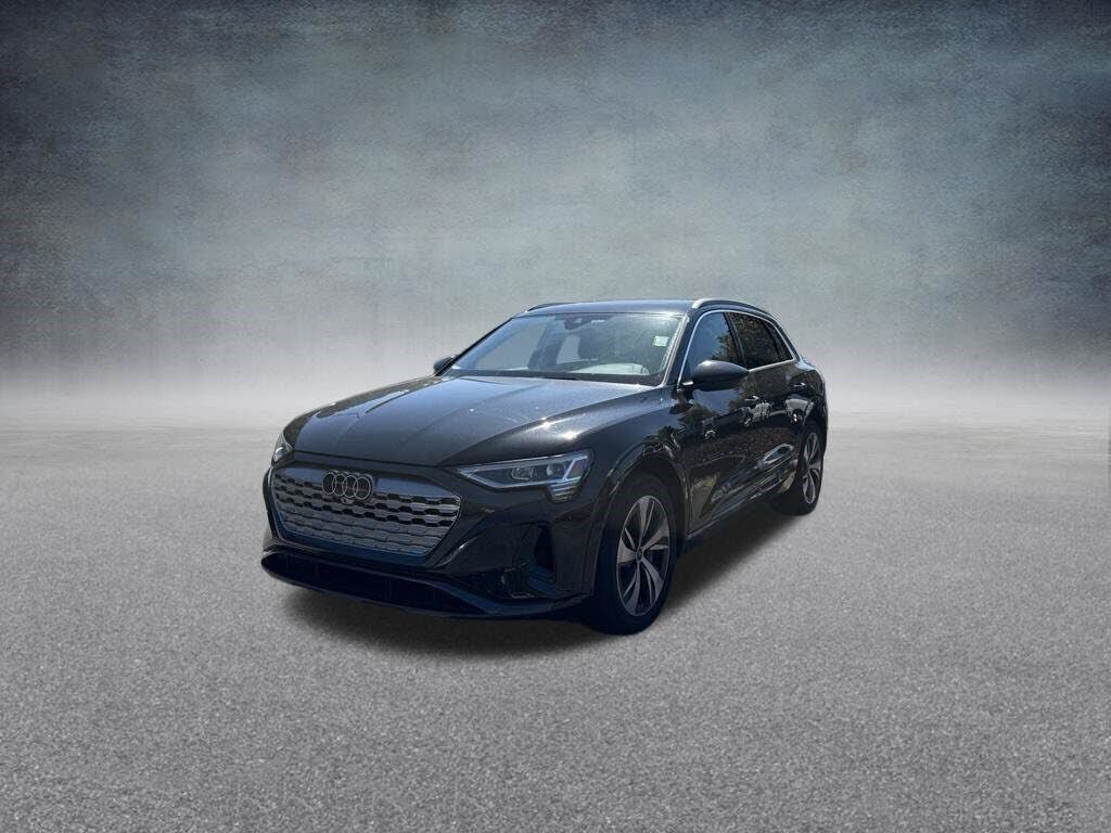 2024 AUDI Q8