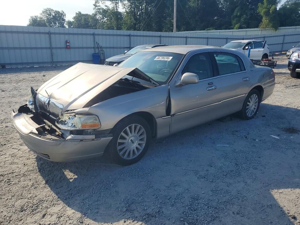 2003 LINCOLN Town Car