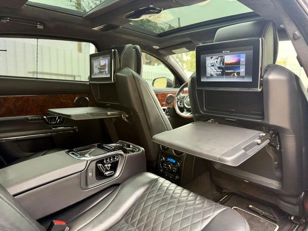 2017 JAGUAR XJ