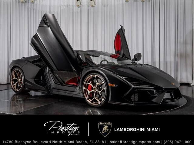 2025 LAMBORGHINI Revuelto