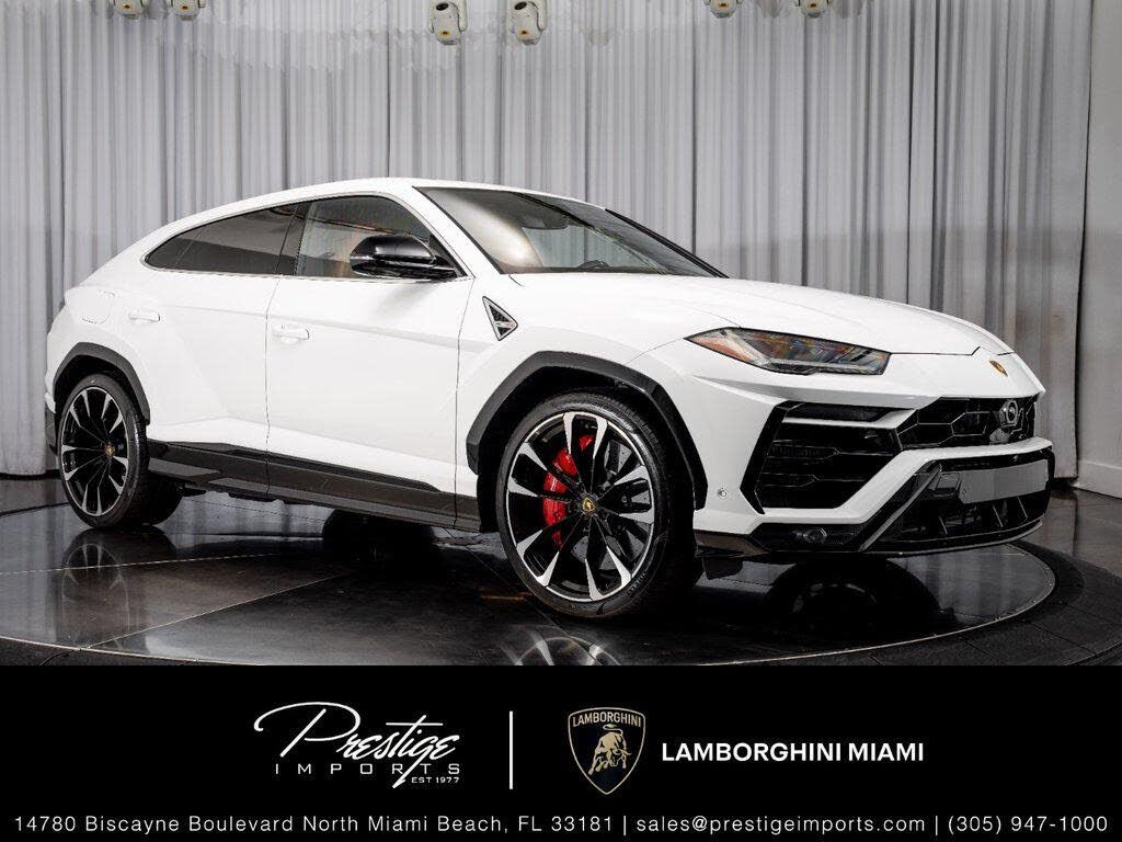 2022 LAMBORGHINI URUS