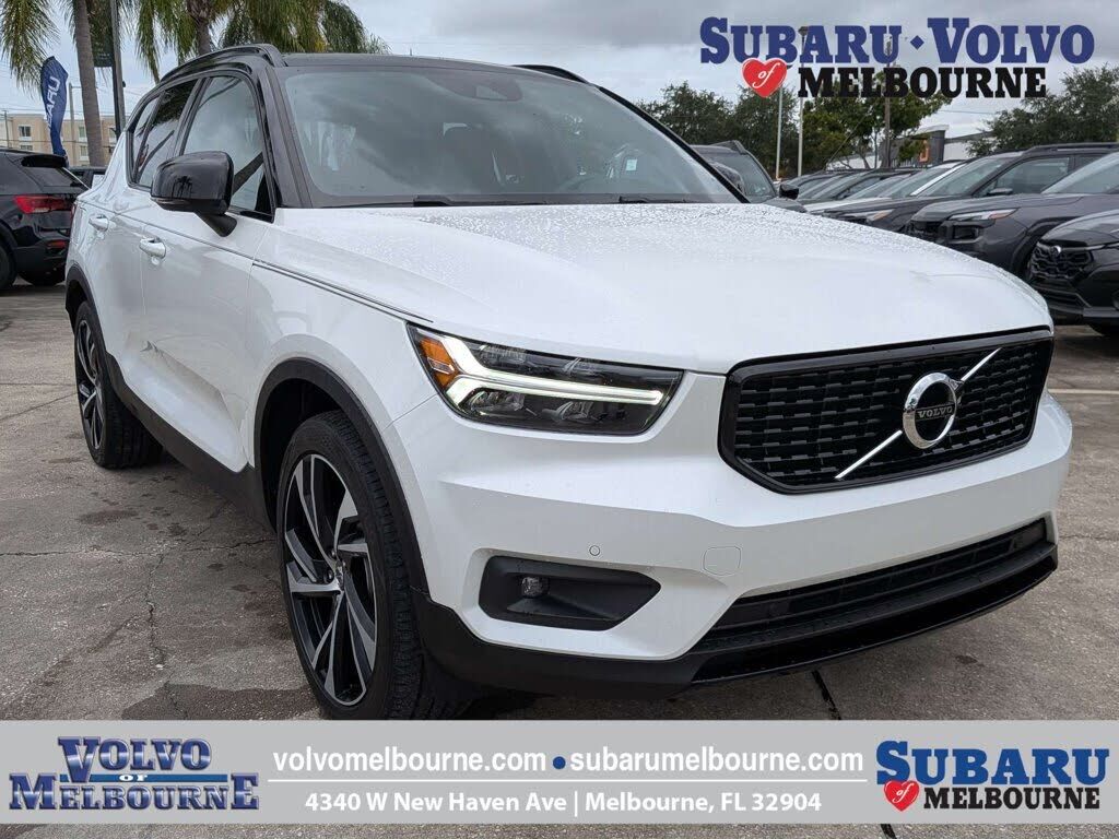 2020 VOLVO XC40