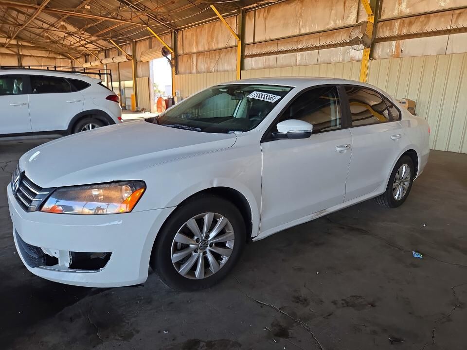 2013 VOLKSWAGEN Passat