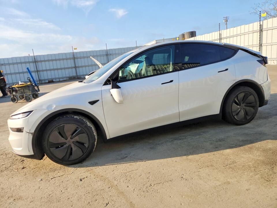 2026 TESLA Model Y