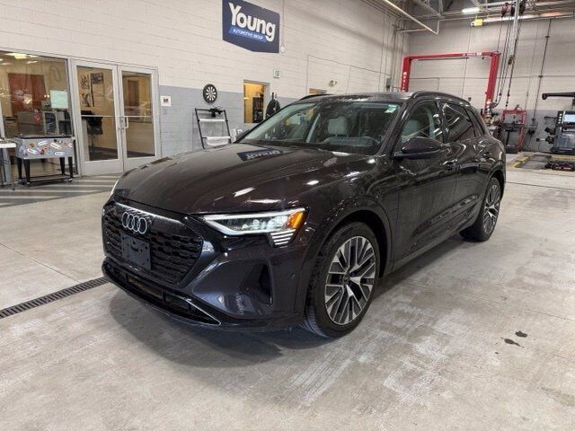 2024 AUDI Q8