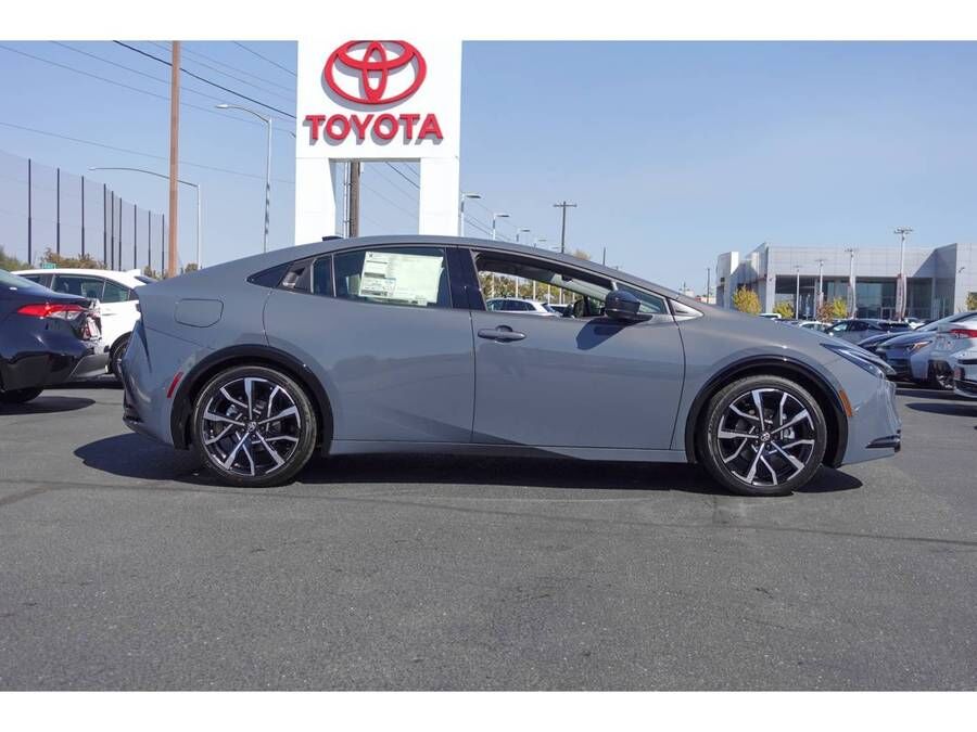2027 TOYOTA Prius