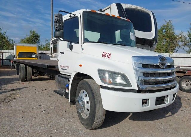 2020 HINO Conventional Type Truck