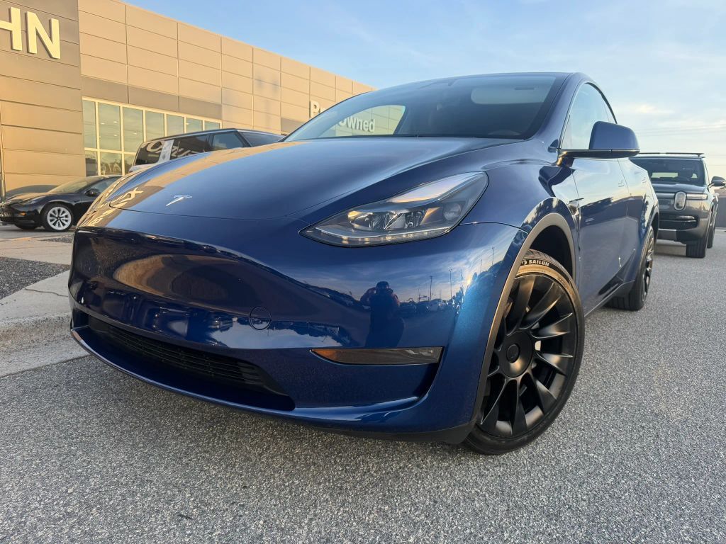 2024 TESLA Model Y