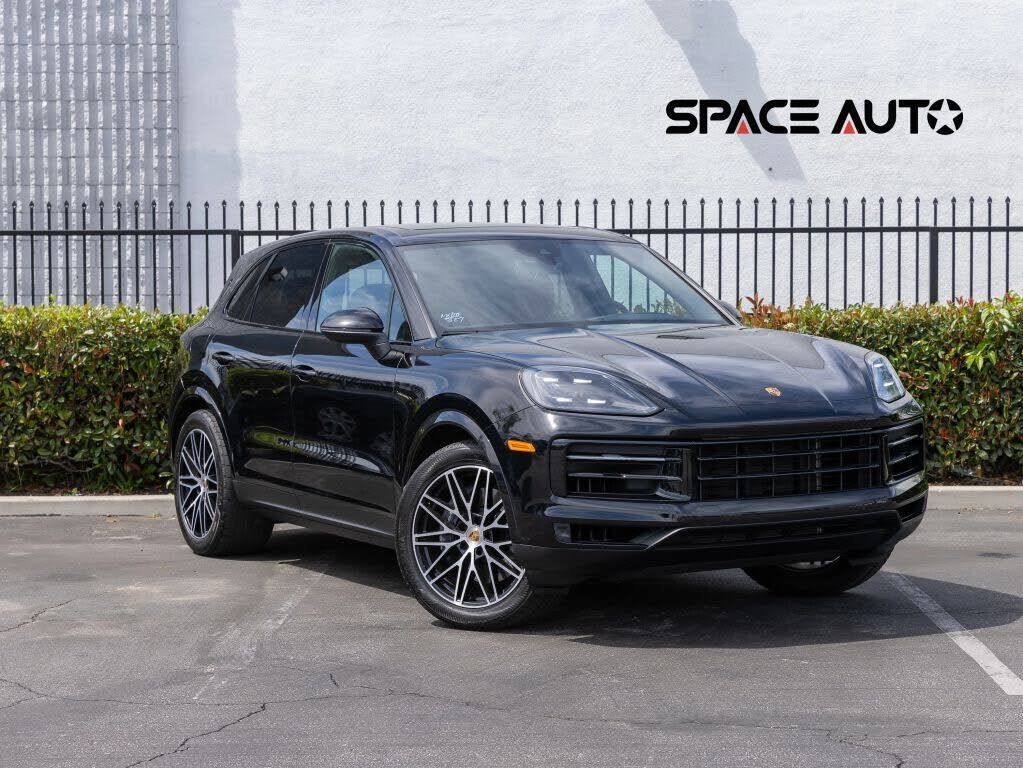 2024 PORSCHE Cayenne