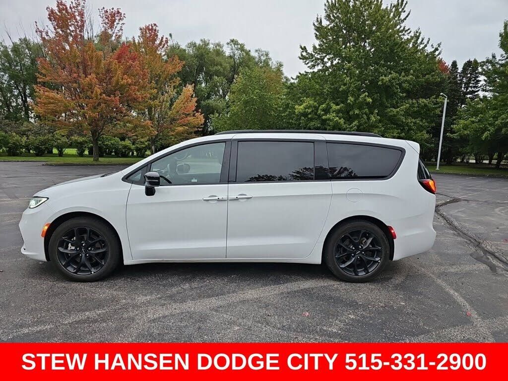 2025 CHRYSLER Pacifica